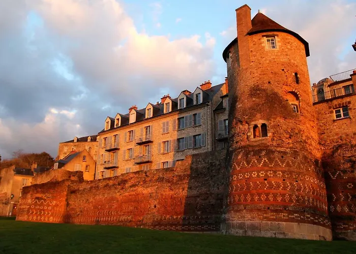 Logis Louisblanc, Muraille Romaine, Lit Queen-Size, Centre Ville