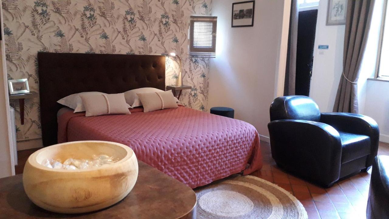 Appartement De Caractère Au Pied De La Muraille Romaine Et Tour Du Vivier