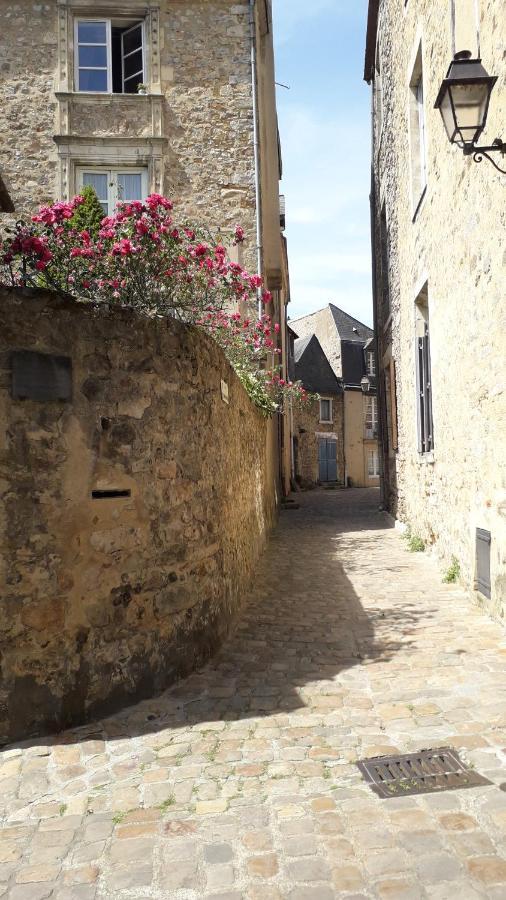 Logis Louisblanc, Muraille Romaine, Lit Queen-size, Centre *
