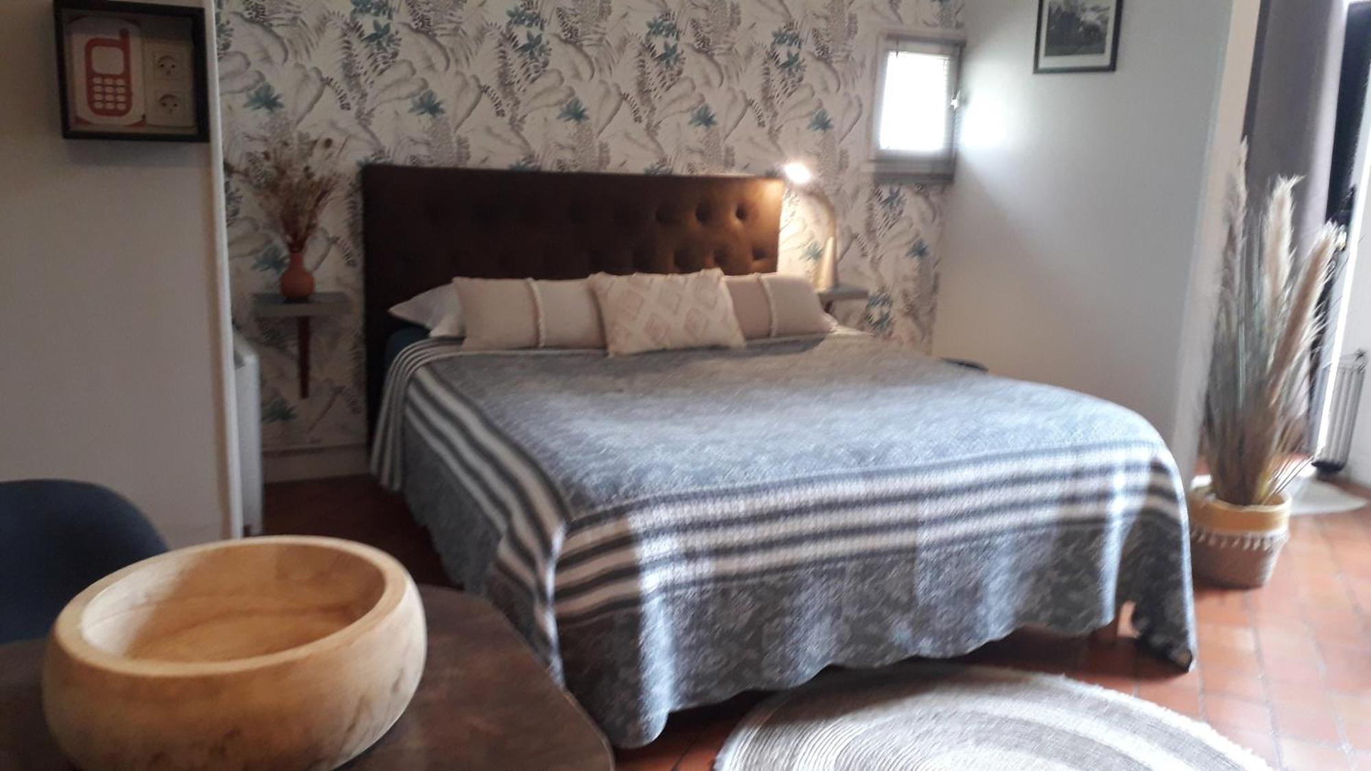 Appartement Logis Louisblanc, Muraille Romaine, Lit Queen-size, Centre *