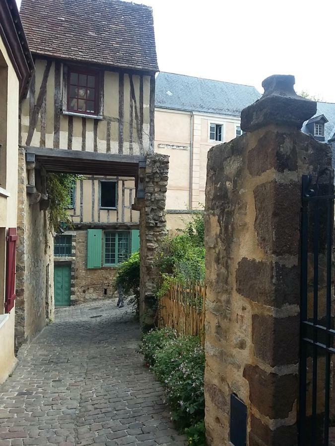 Logis Louisblanc, Muraille Romaine, Lit Queen-size, Centre *