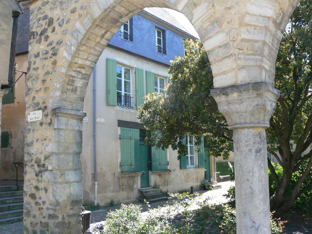 Apartment Logis Louisblanc, Muraille Romaine, Lit Queen-size, Centre *